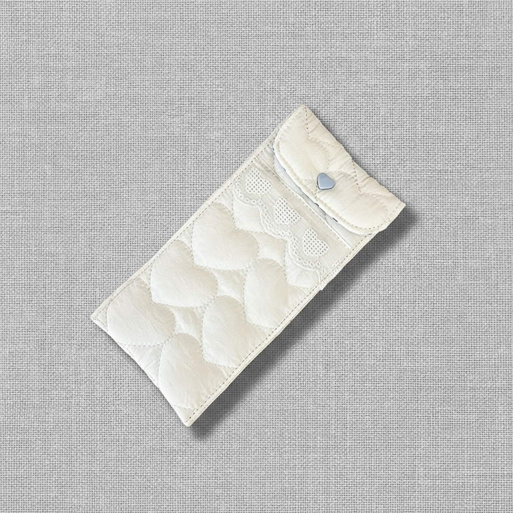 Étui à lunettes souple cœurs matelassé Romantique blanc - Maison Lunetik