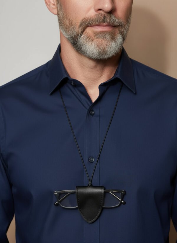 Porte-lunettes pendentif cuir Liberté porté tour de cou liberté mouvement - Maison Lunetik