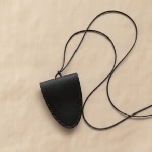 Porte-lunettes tour de cou cuir noir Liberté - Maison Lunetik